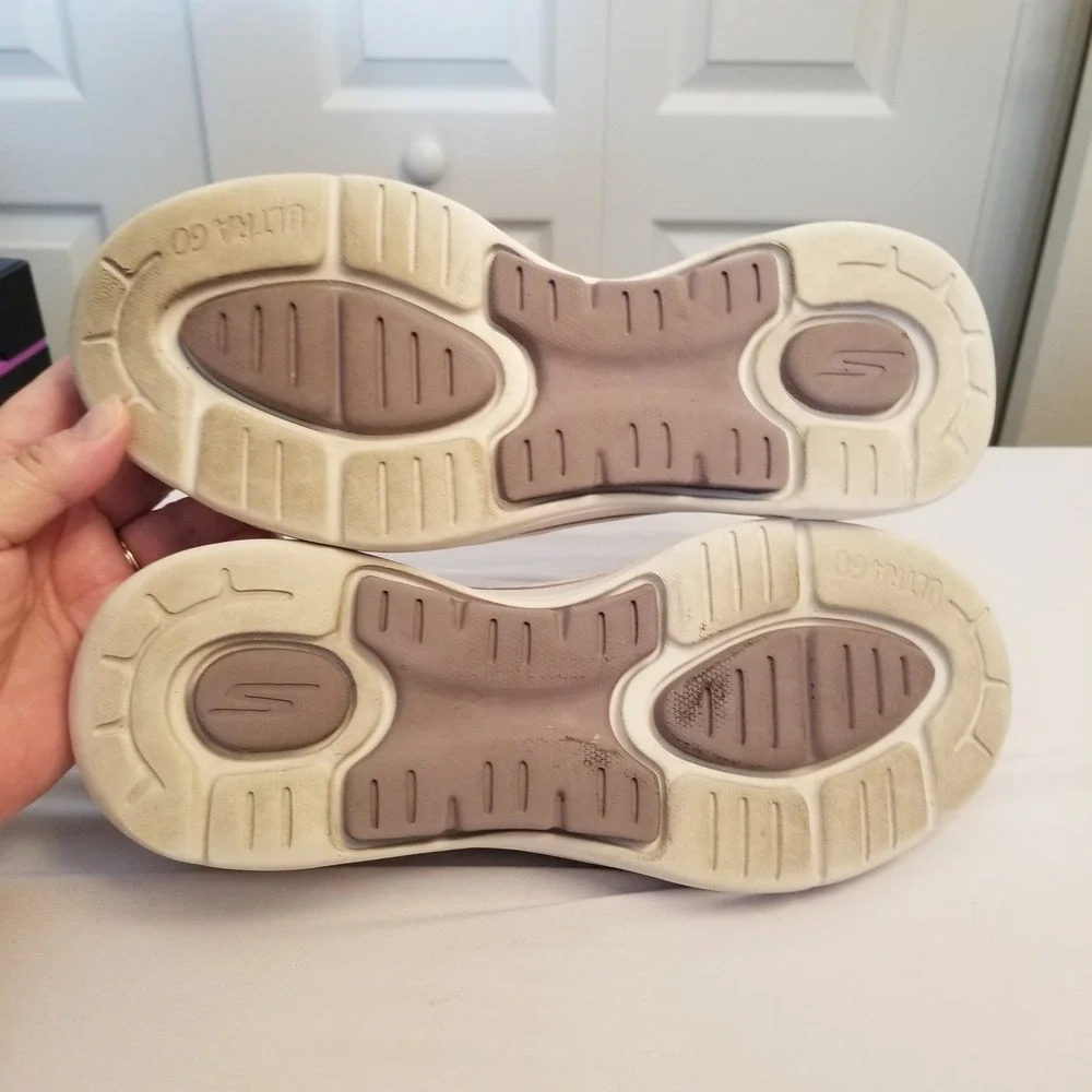 Skechers go walk